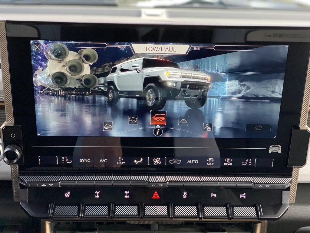 Review: 2024 GMC Hummer EV SUV shows off what can be, Review: 2024 GMC Hummer EV SUV shows off what can be