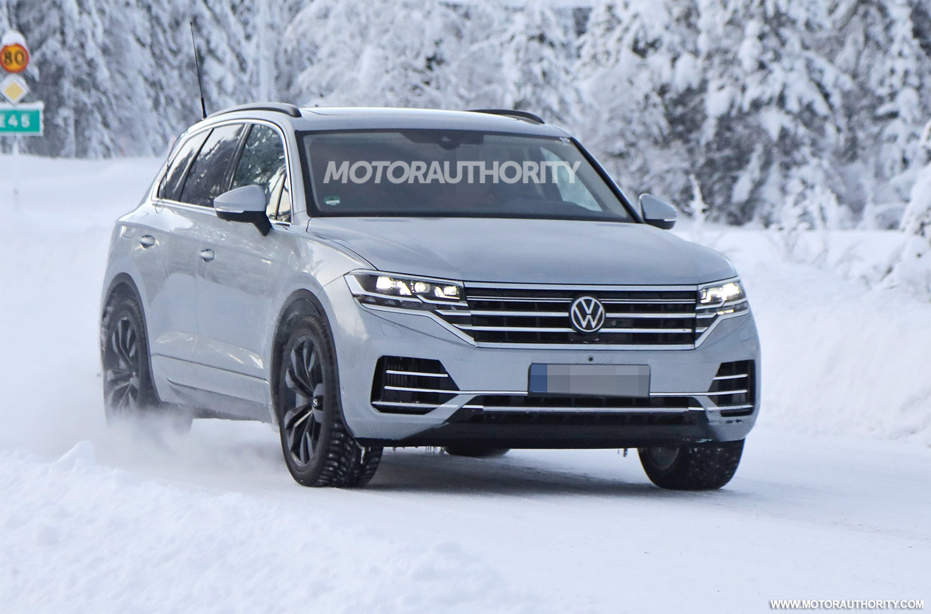 2024 Volkswagen Touareg spy shots and video