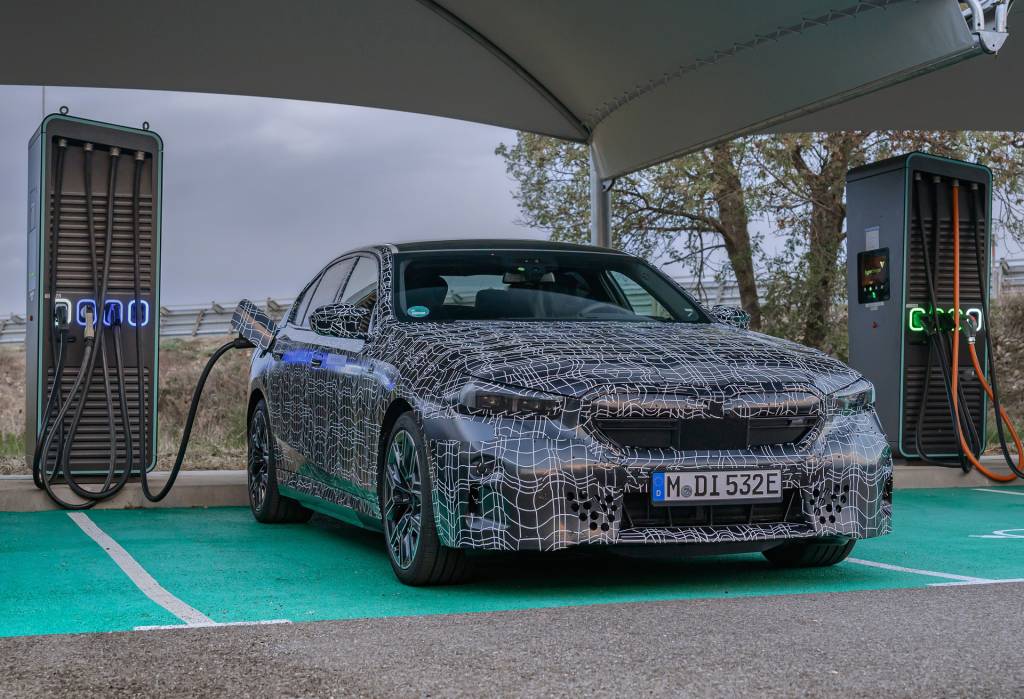 , Redesigned BMW 5-Series to debut in May, start sales in October