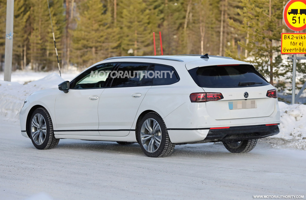 2023 Volkswagen Passat Variant spy shots