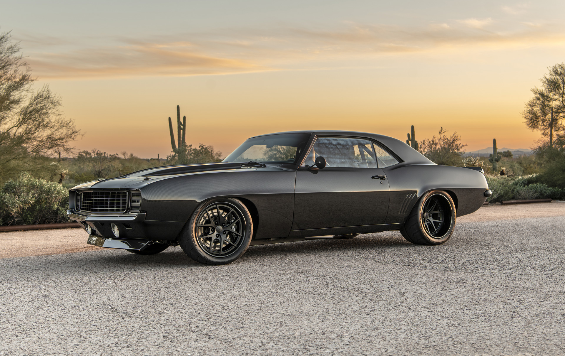 Jay Leno tests Finale Speed's carbon-fiber 1969 Chevy Camaro